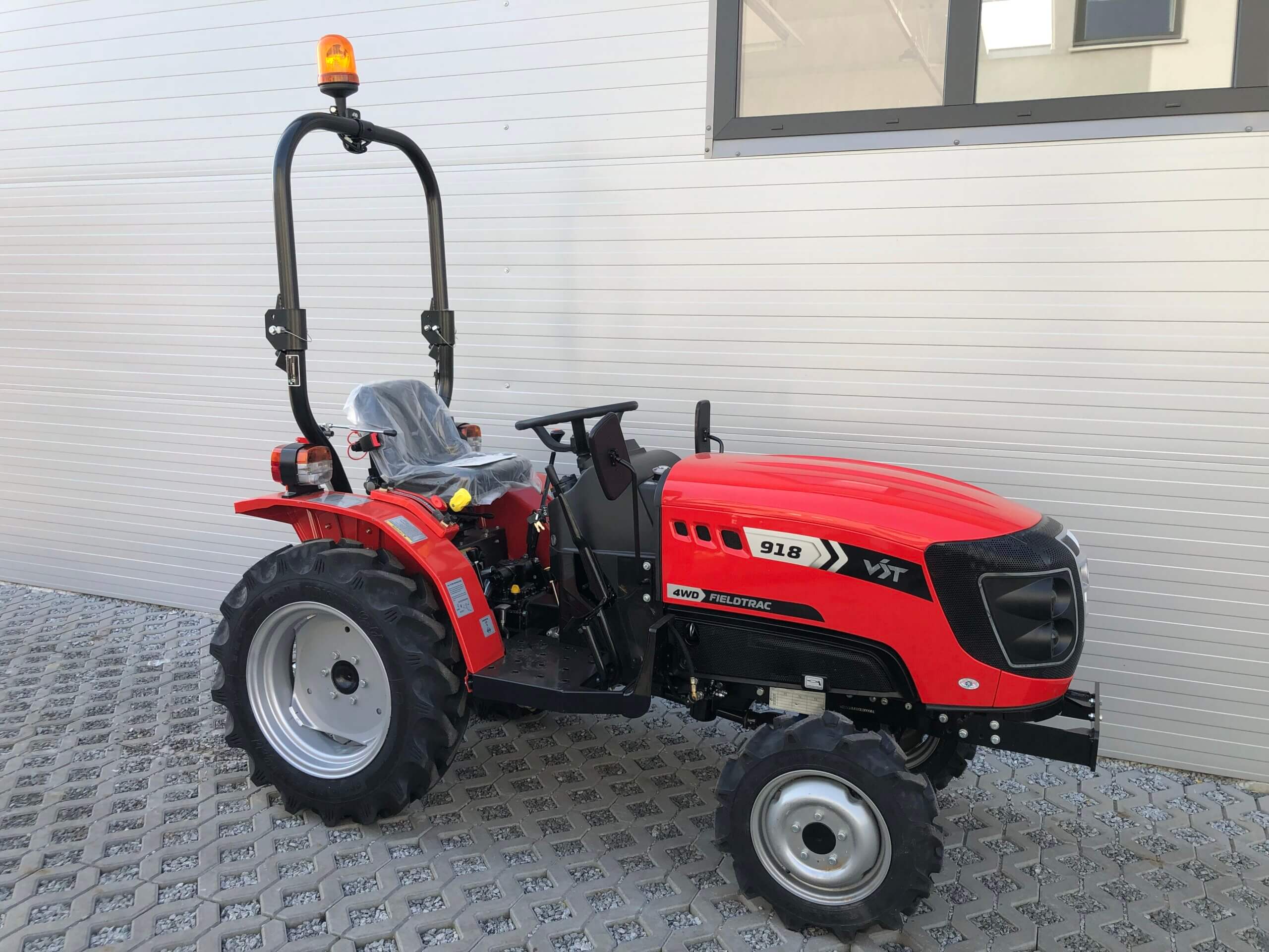 Nowy mini traktorek VST Fieldtrac 918