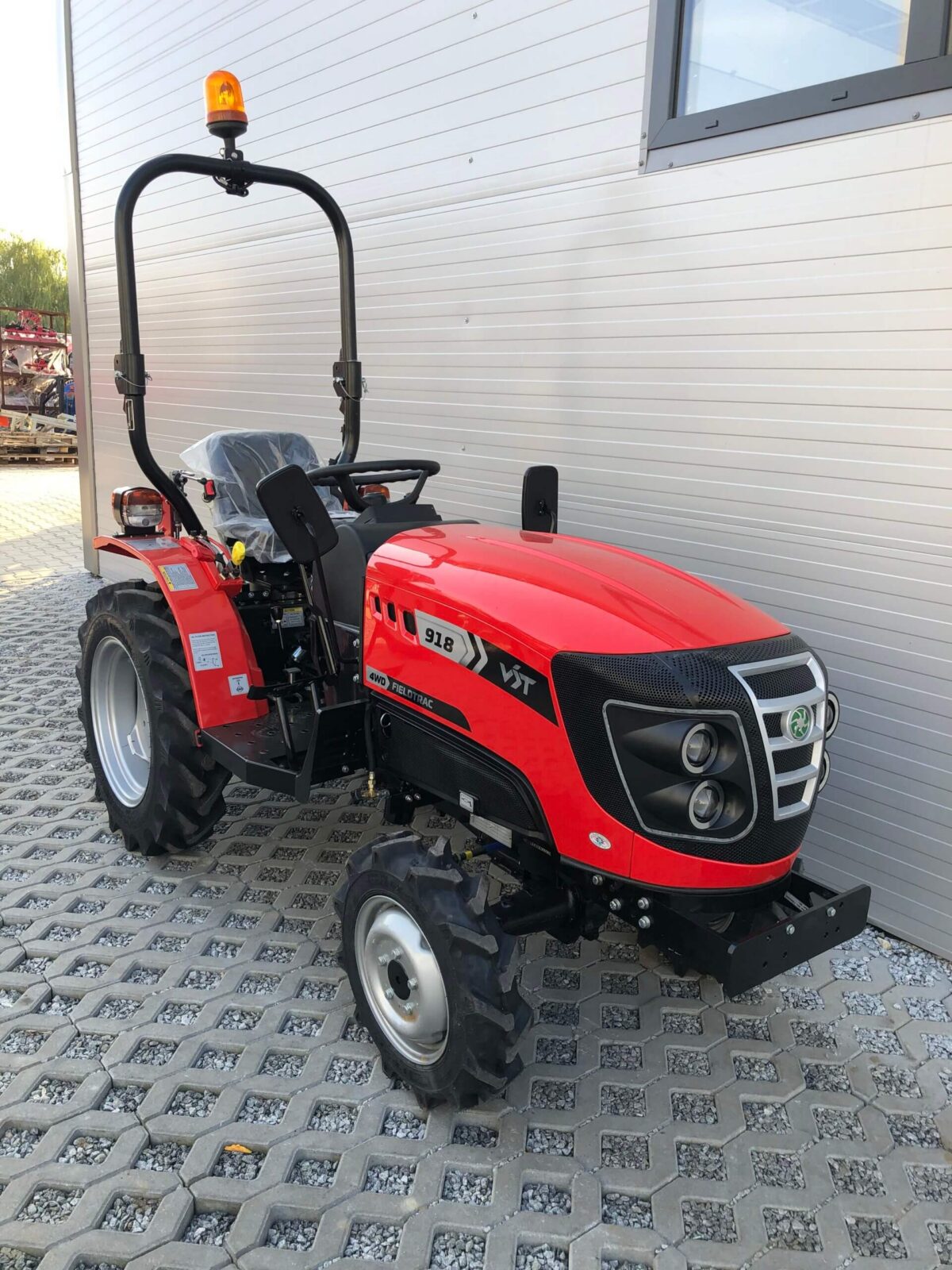 Nowy mini traktorek VST Fieldtrac 918