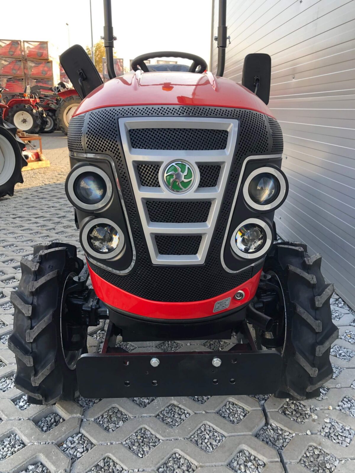 Nowy mini traktorek VST Fieldtrac 918
