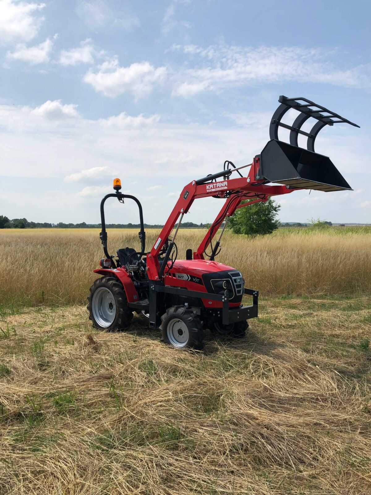 Mini Traktorek z Ładowaczem Czołowym VST Fieldtrac 927