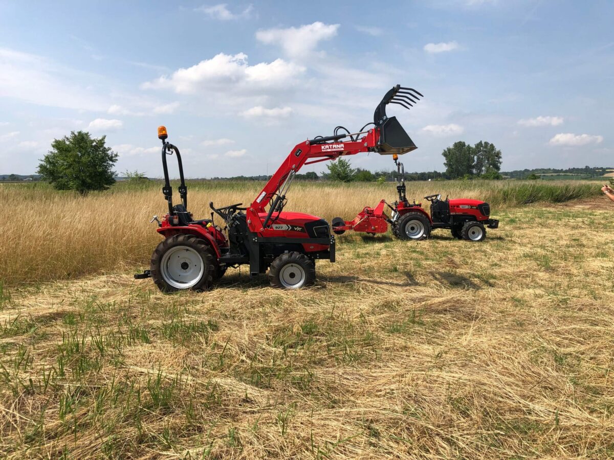 Mini Traktorek z Ładowaczem Czołowym VST Fieldtrac 927