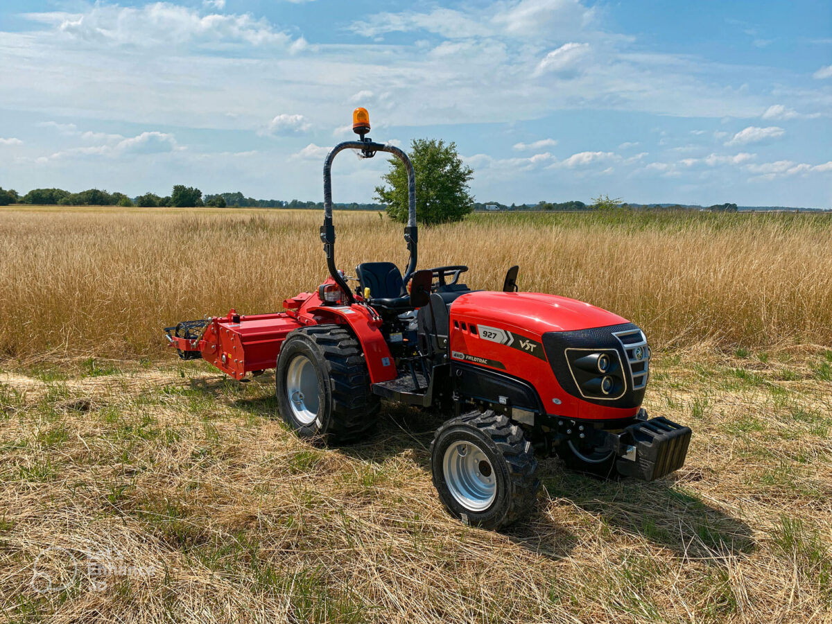 Nowy mini traktor VST Fieldtrac 927 z oponami przemysłowymi