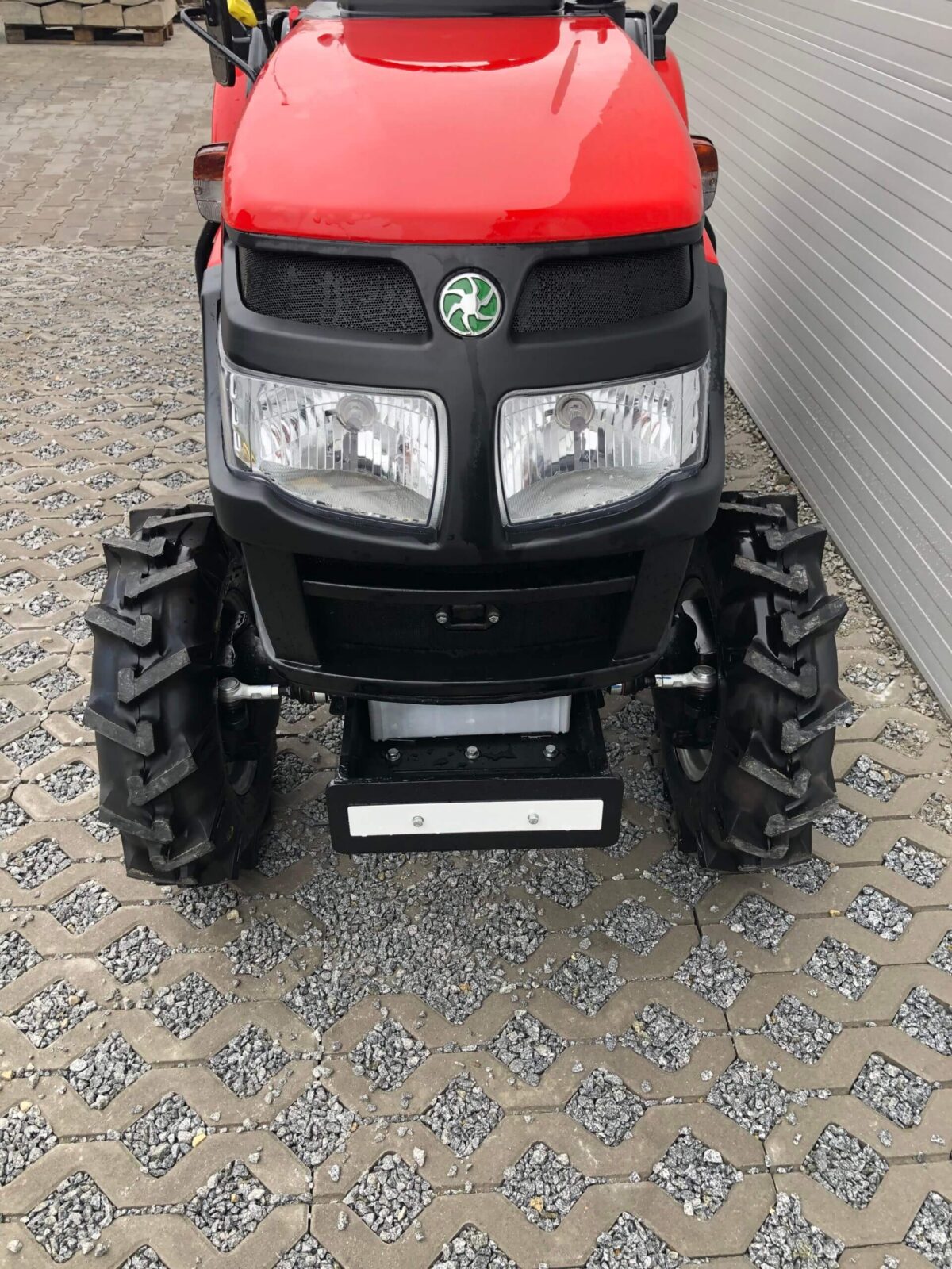Nowy mini traktor VST Shakti MT932