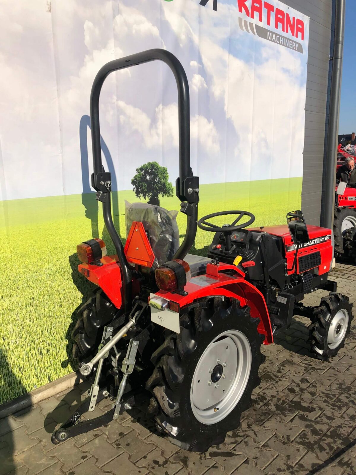 NOWY traktorek VST MT180