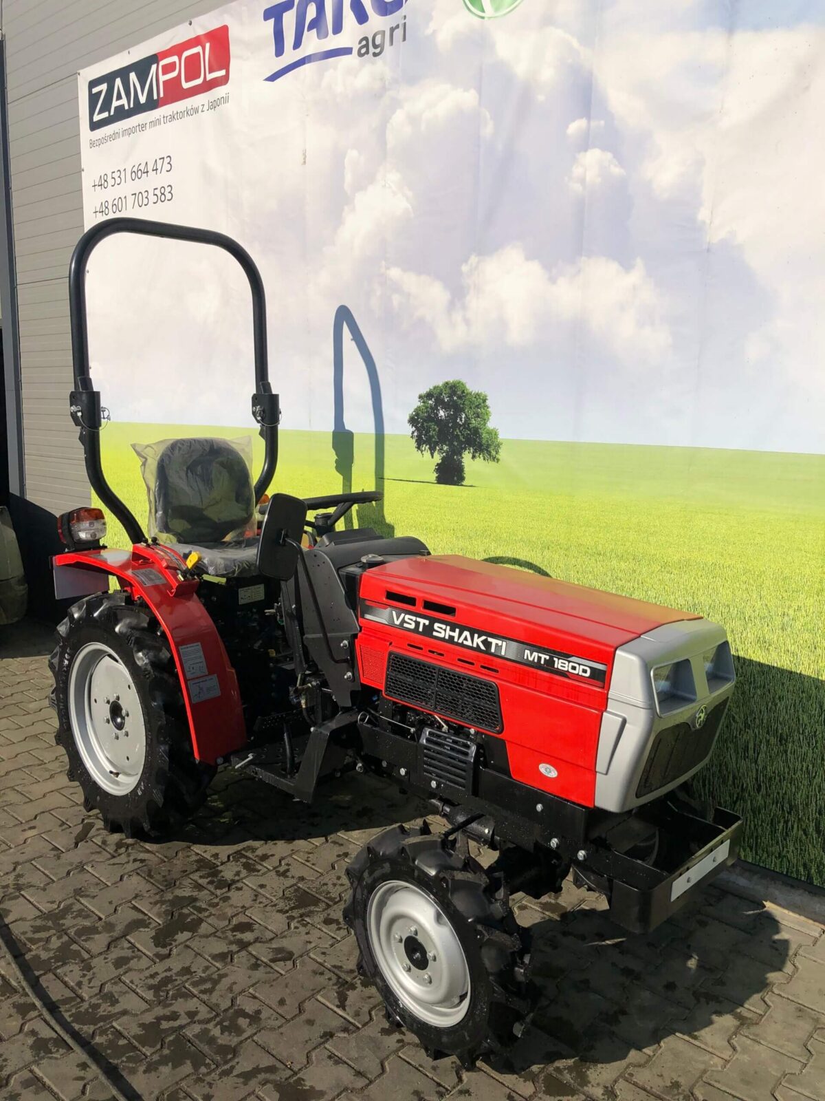 NOWY traktorek VST MT180