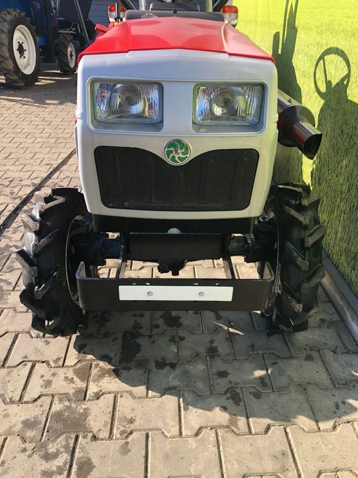 NOWY traktorek VST MT180