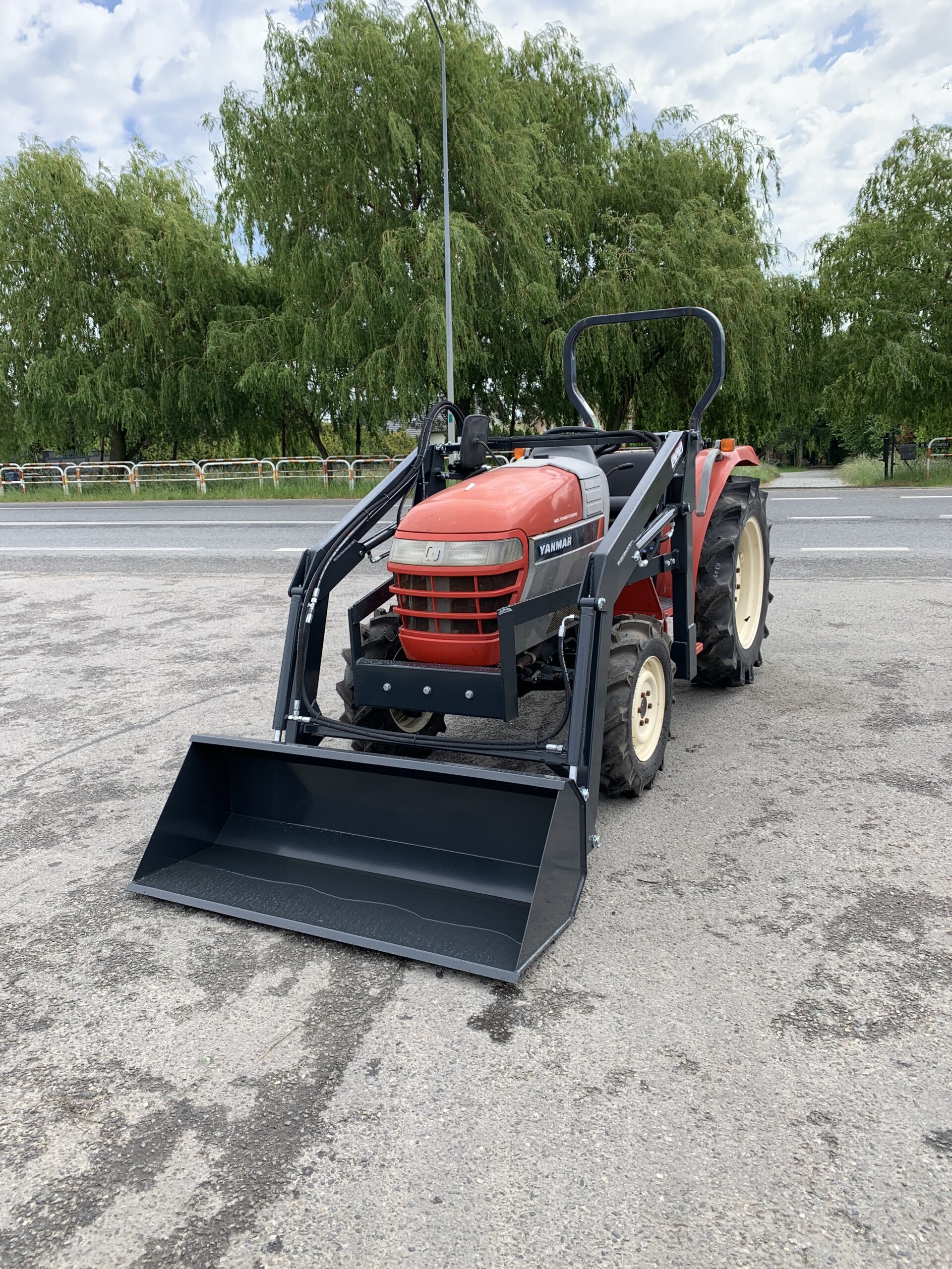 Traktorek Yanmar RS27 z ładowaczem czołowym