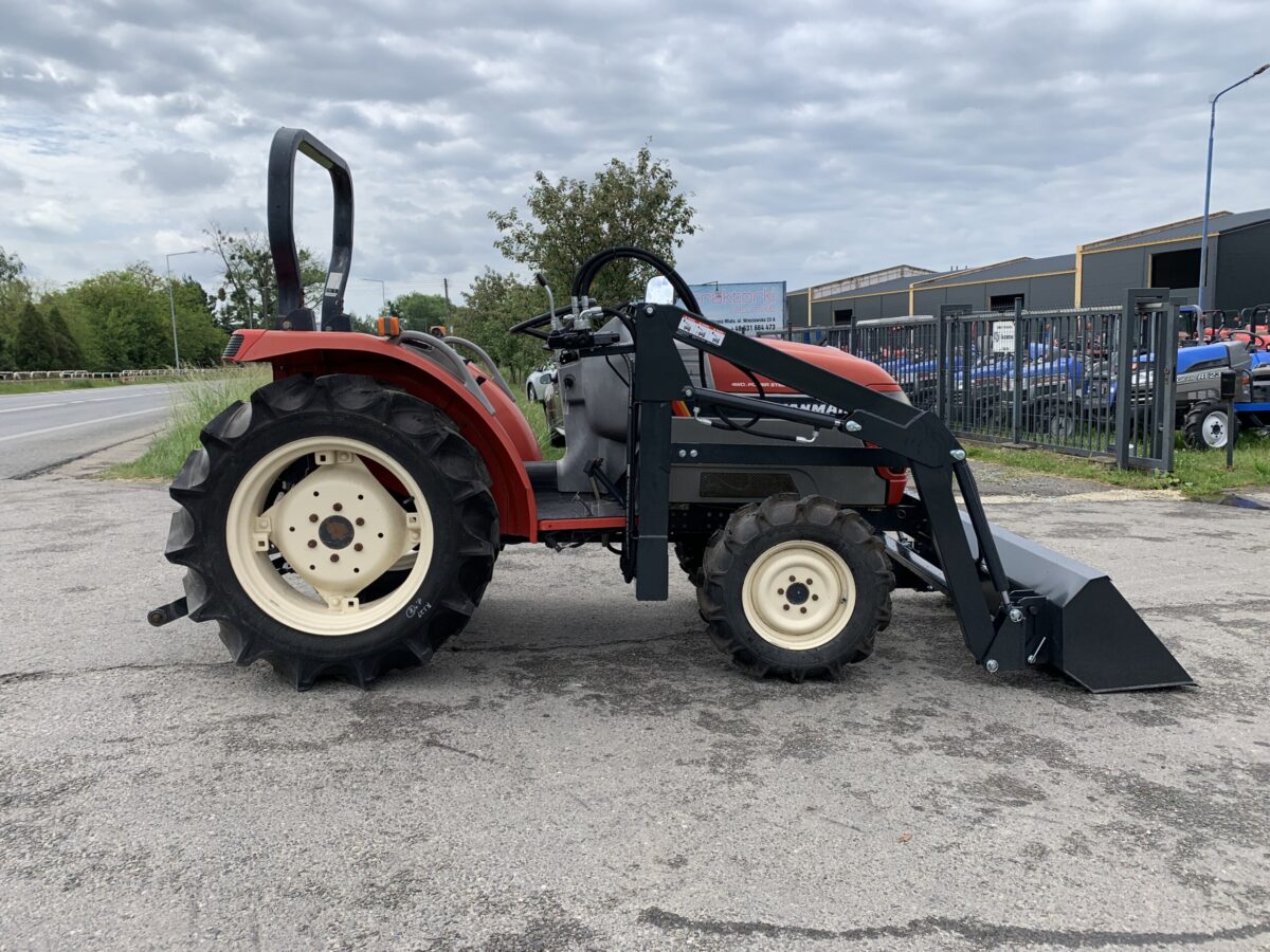 Traktorek Yanmar RS27 z ładowaczem czołowym