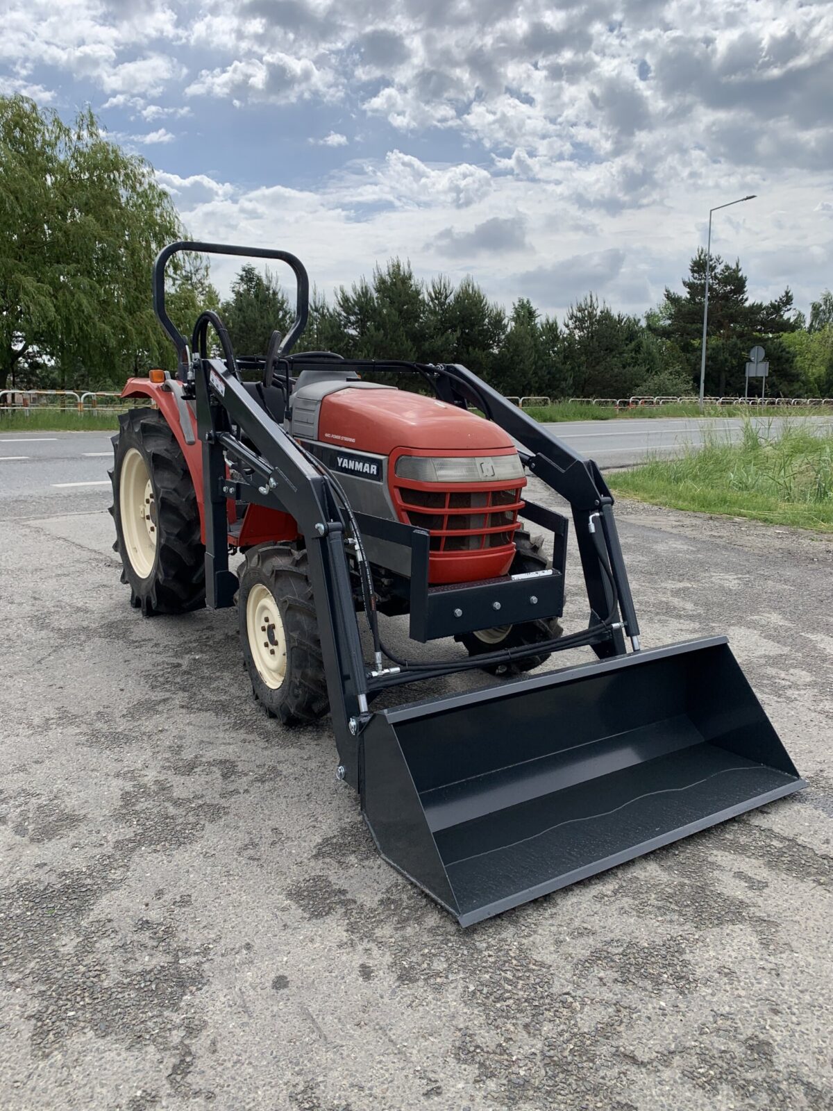 Traktorek Yanmar RS27 z ładowaczem czołowym