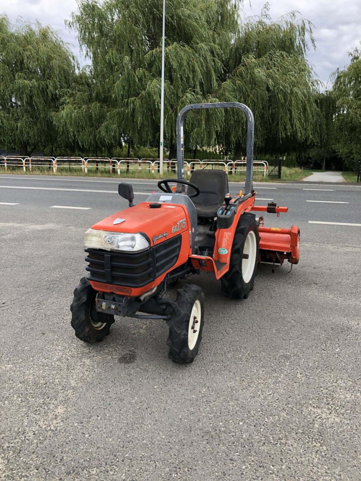 Traktorek Kubota GB175 z glebogryzarką