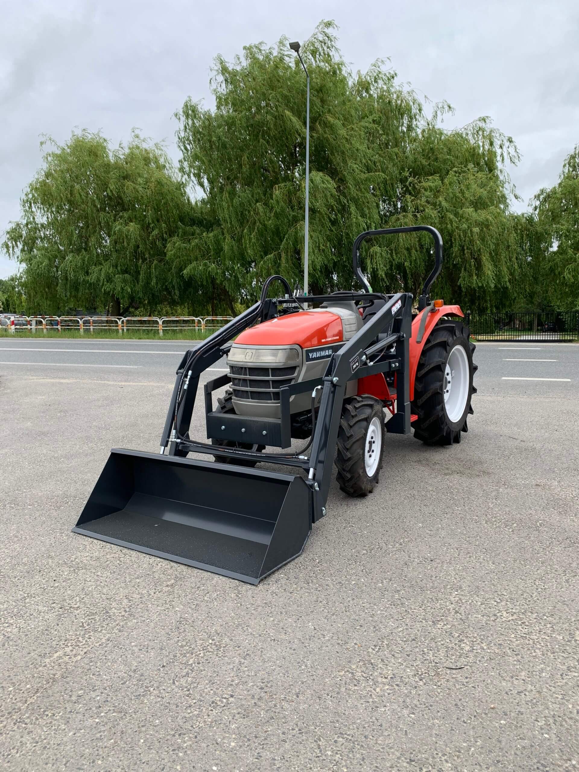 Traktorek Yanmar RS27 z ładowaczem czołowym