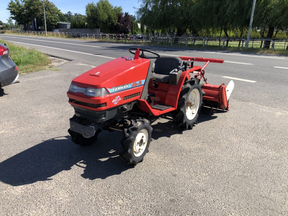 Traktorek Yanmar Ke2 z glebogryzarką