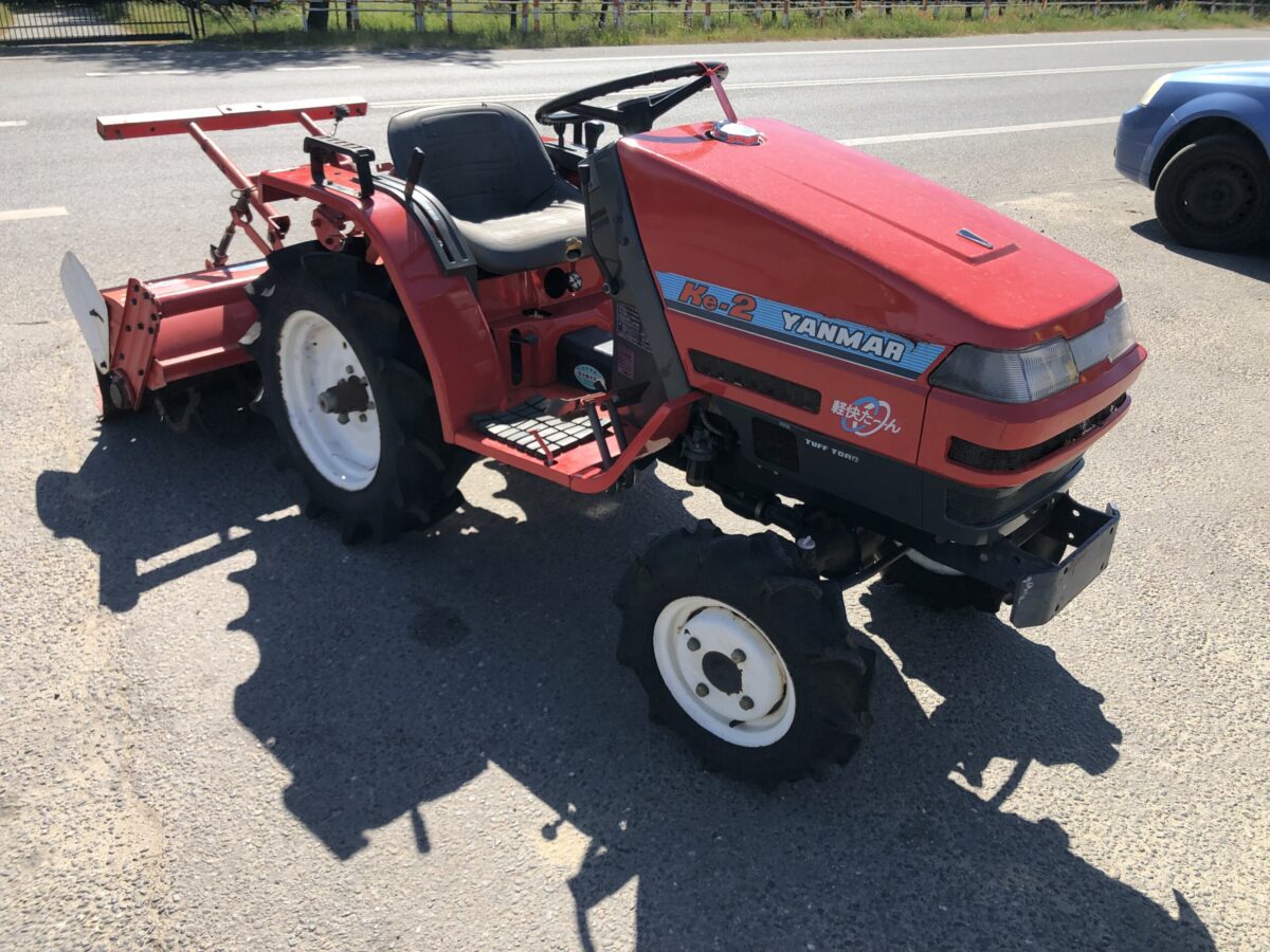 Traktorek Yanmar Ke2 z glebogryzarką
