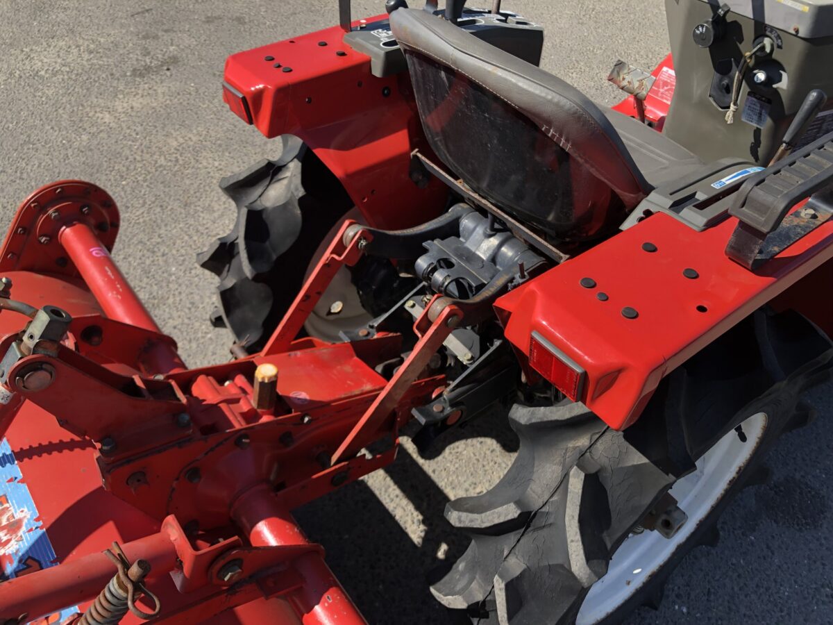 Traktorek Yanmar Ke2 z glebogryzarką