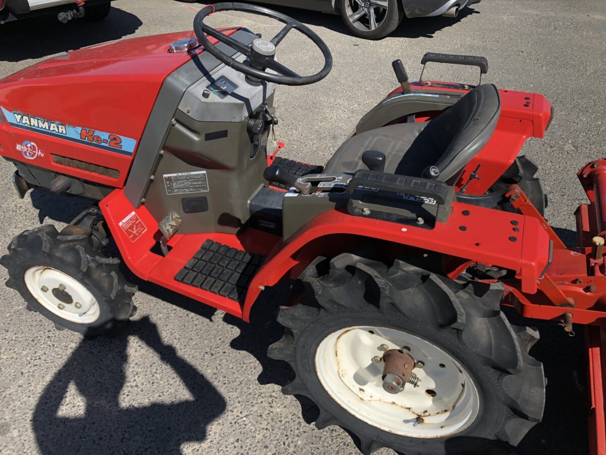 Traktorek Yanmar Ke2 z glebogryzarką