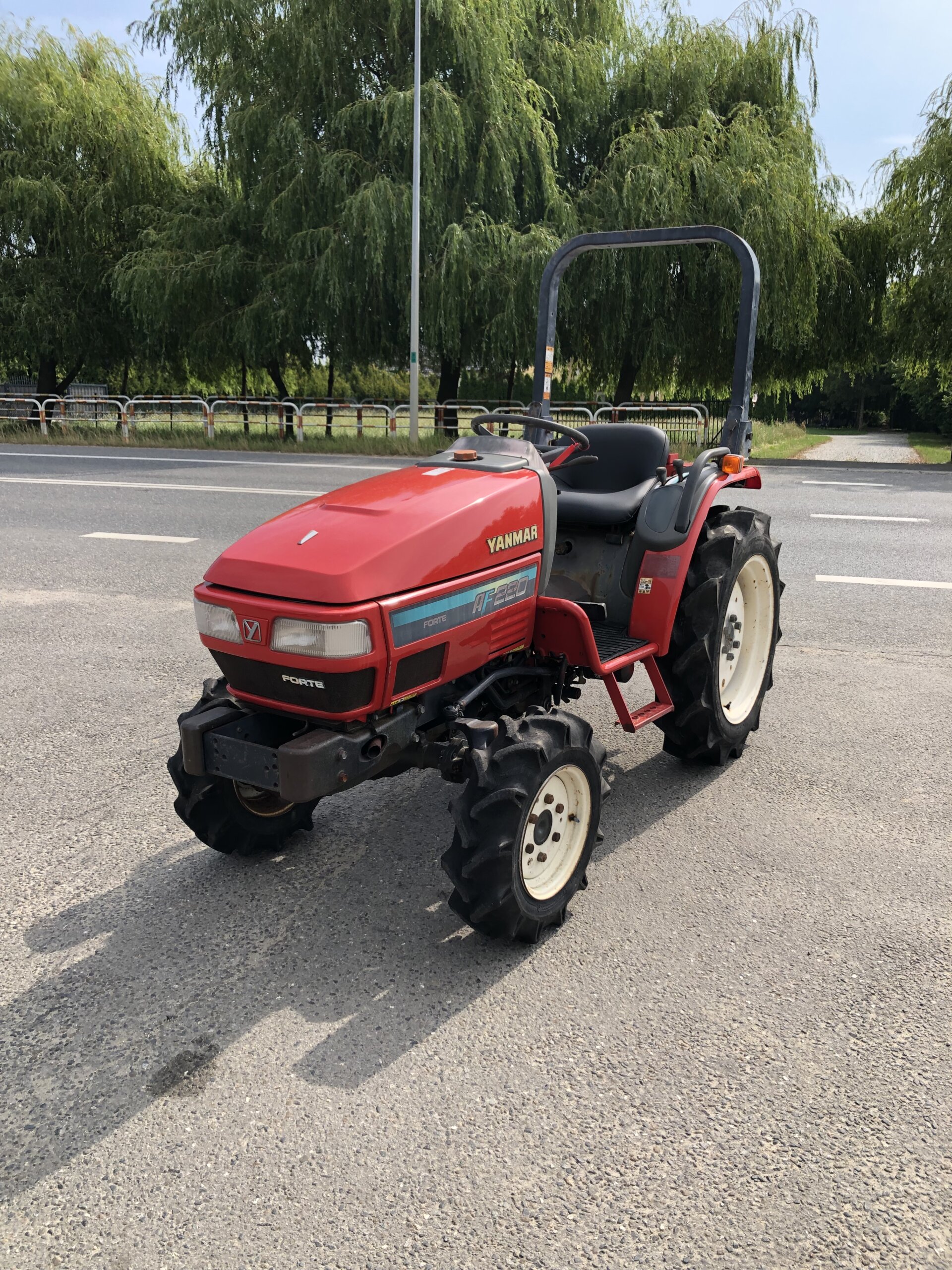 Traktorek Yanmar AF220