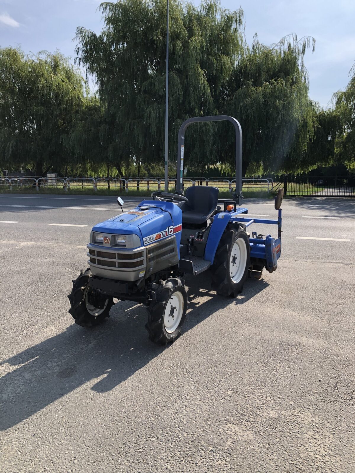Traktorek Iseki TM15 z glebogryzarką