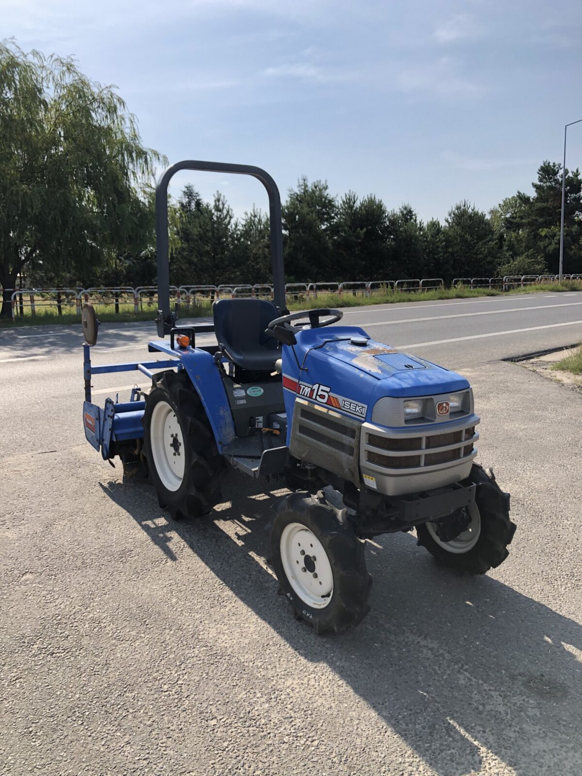 Traktorek Iseki TM15 z glebogryzarką