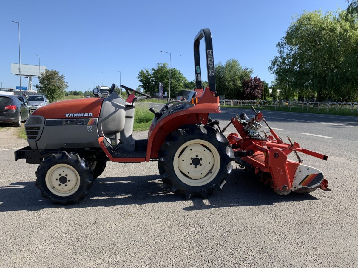 Traktorek Yanmar AF15 z glebogryzarką