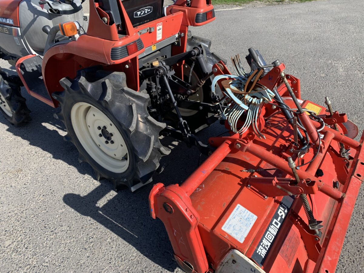 Traktorek Yanmar AF15 z glebogryzarką