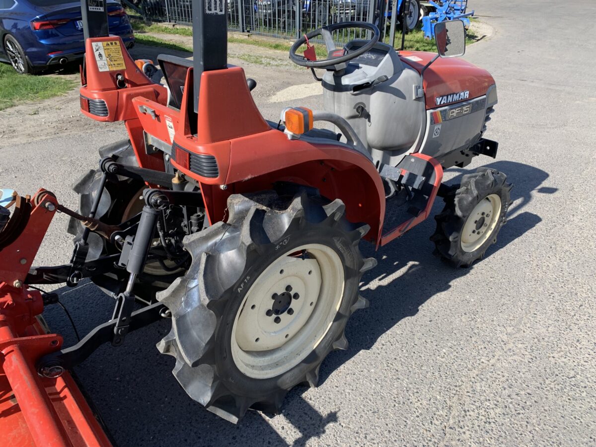 Traktorek Yanmar AF15 z glebogryzarką