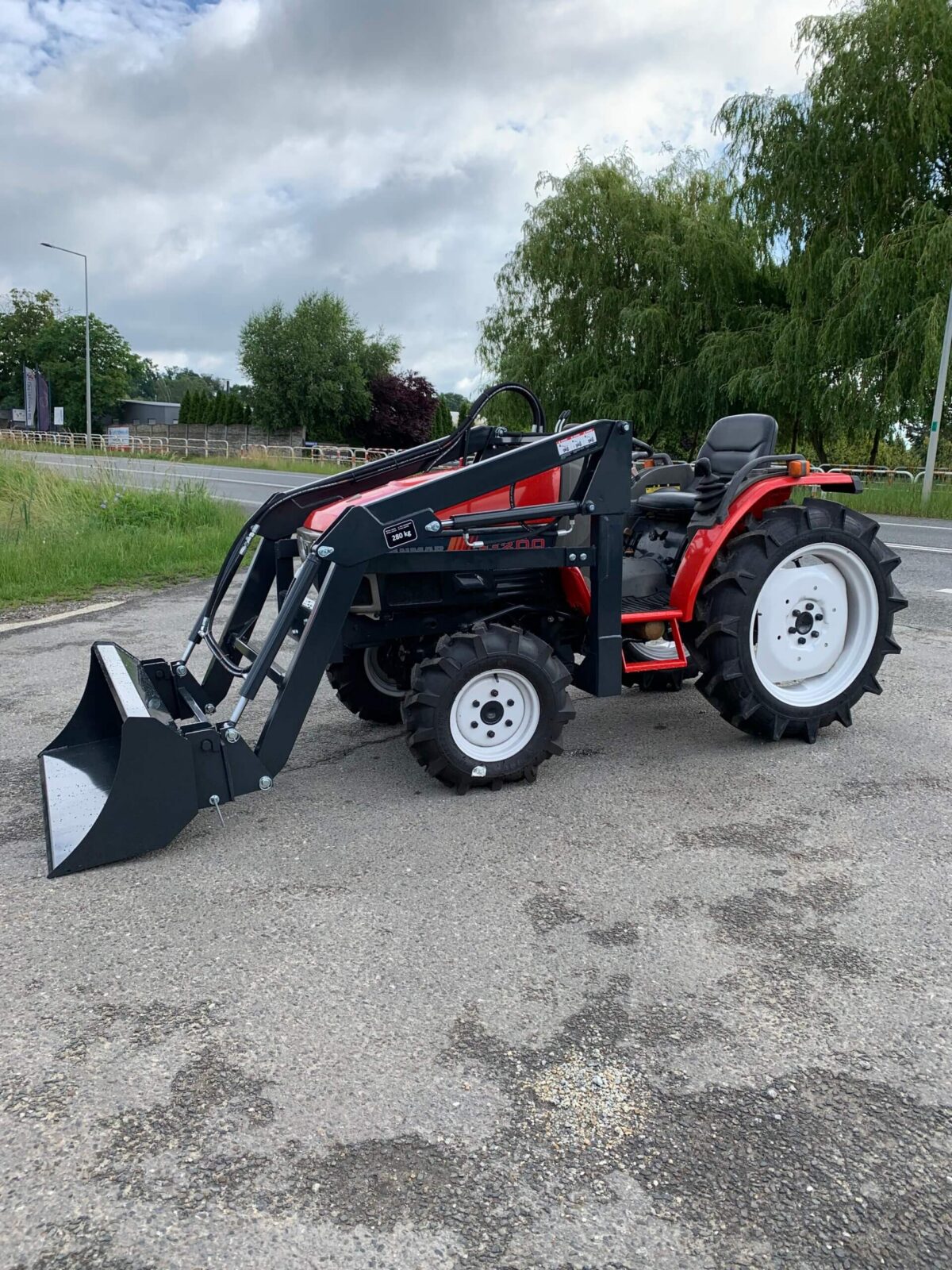 Traktorek Yanmar F200 z ładowaczem czołowym
