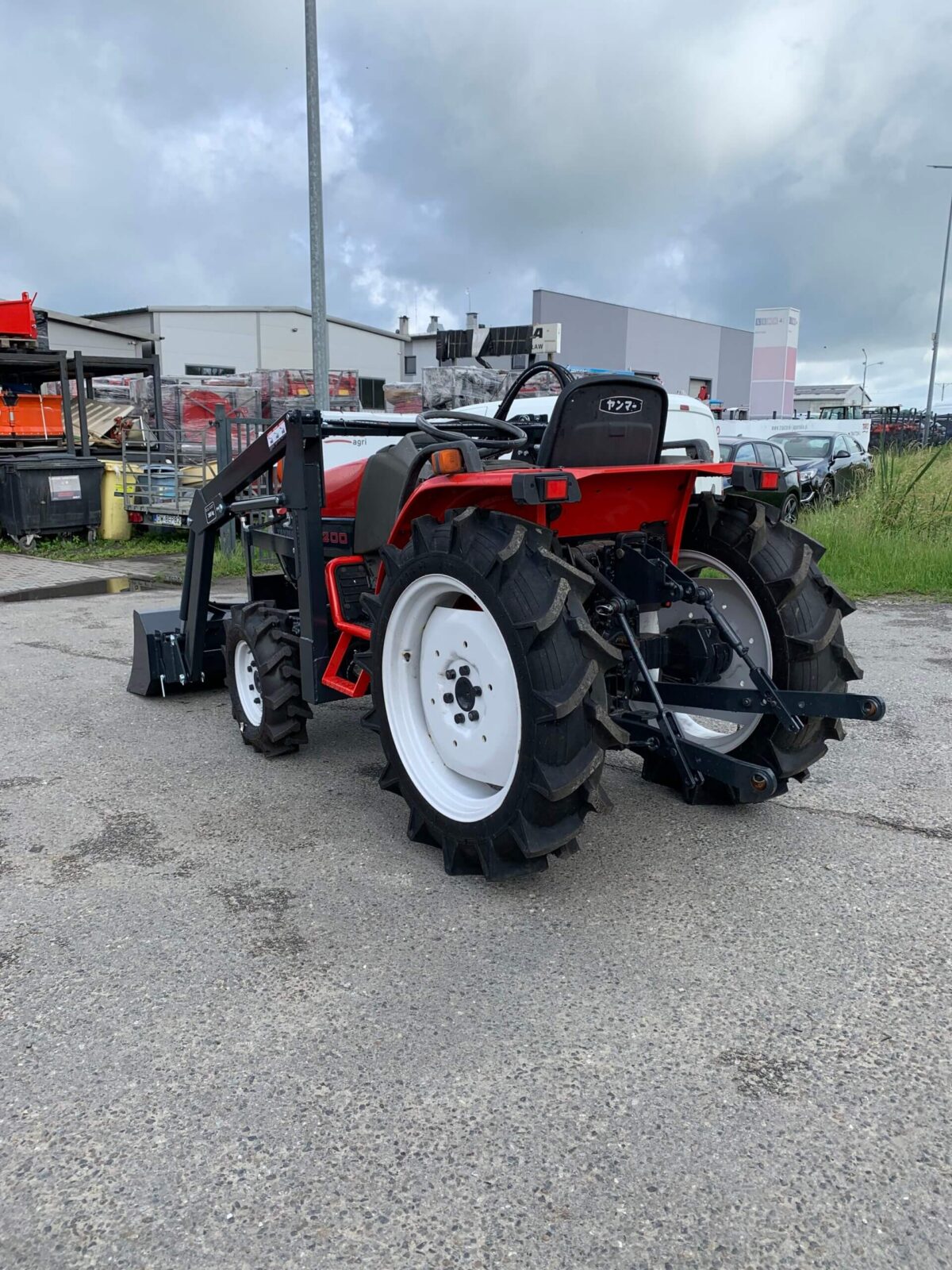 Traktorek Yanmar F200 z ładowaczem czołowym