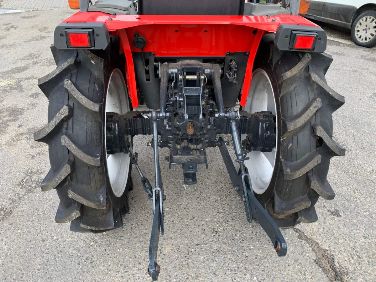Traktorek Yanmar F200 z ładowaczem czołowym