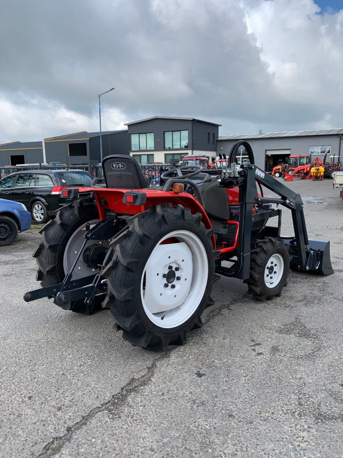 Traktorek Yanmar F200 z ładowaczem czołowym