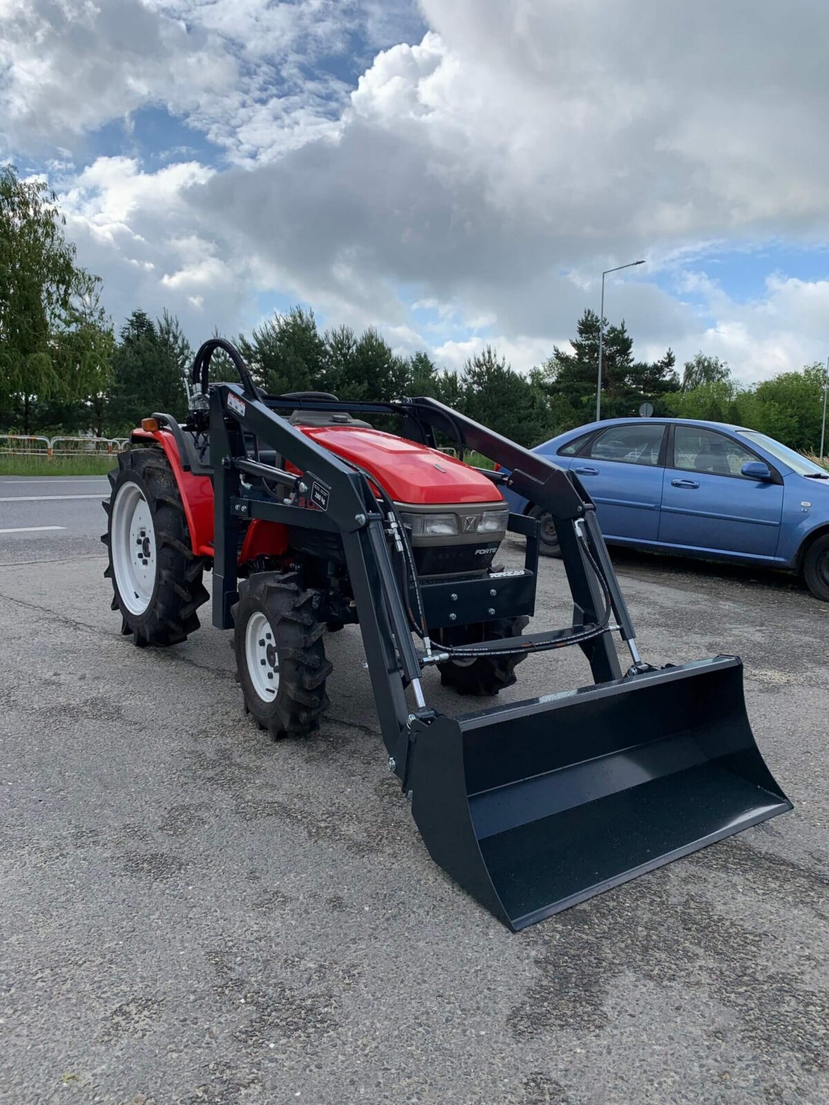 Traktorek Yanmar F200 z ładowaczem czołowym