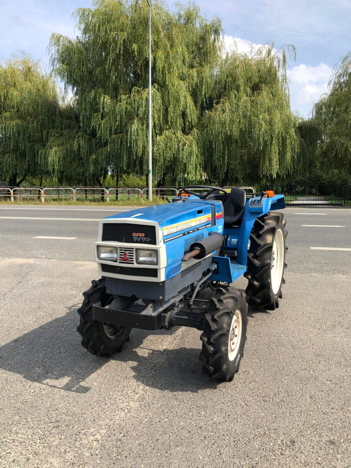 Traktorek Mitsubishi MTE2000