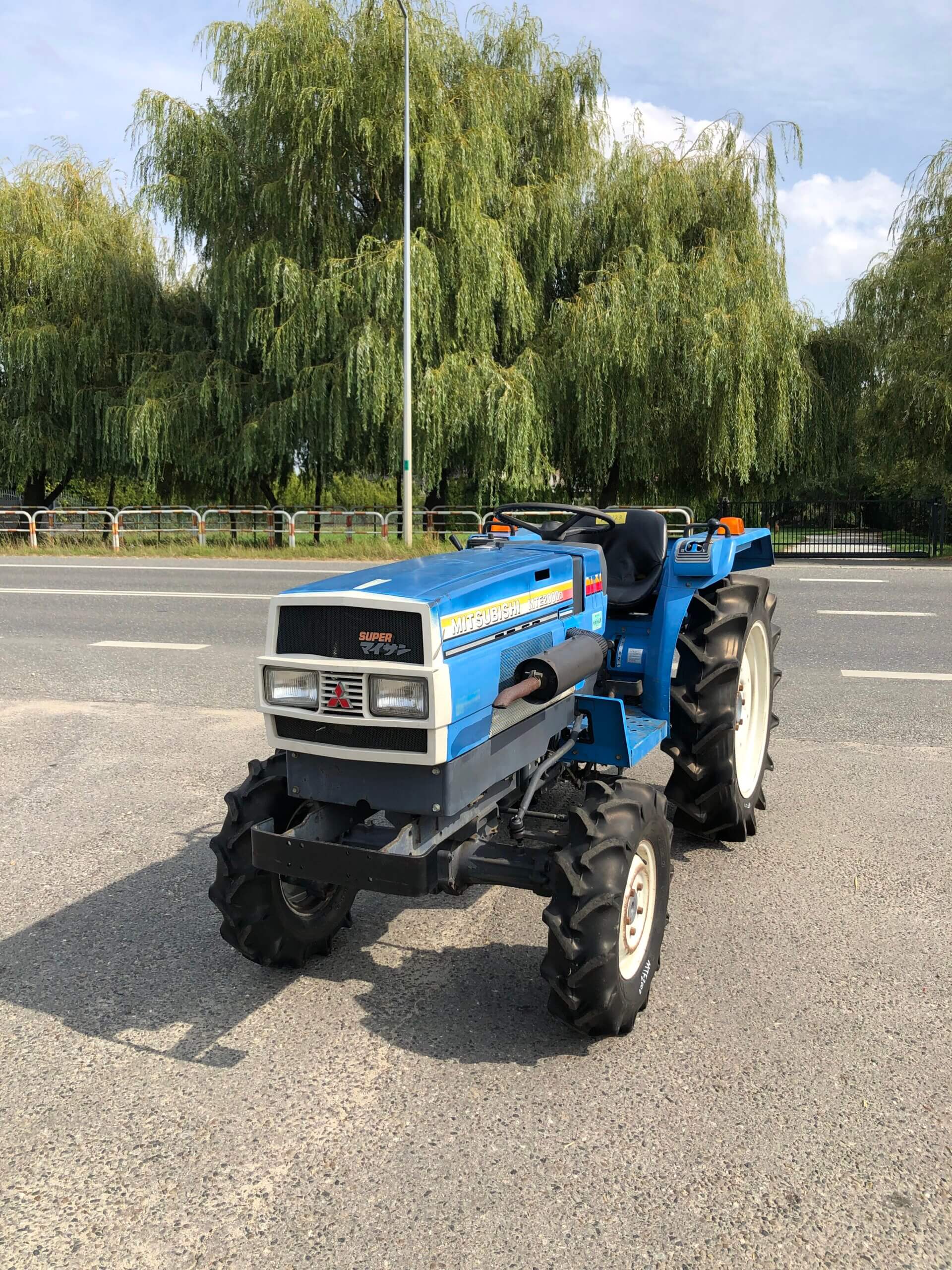 Traktorek Mitsubishi MTE2000