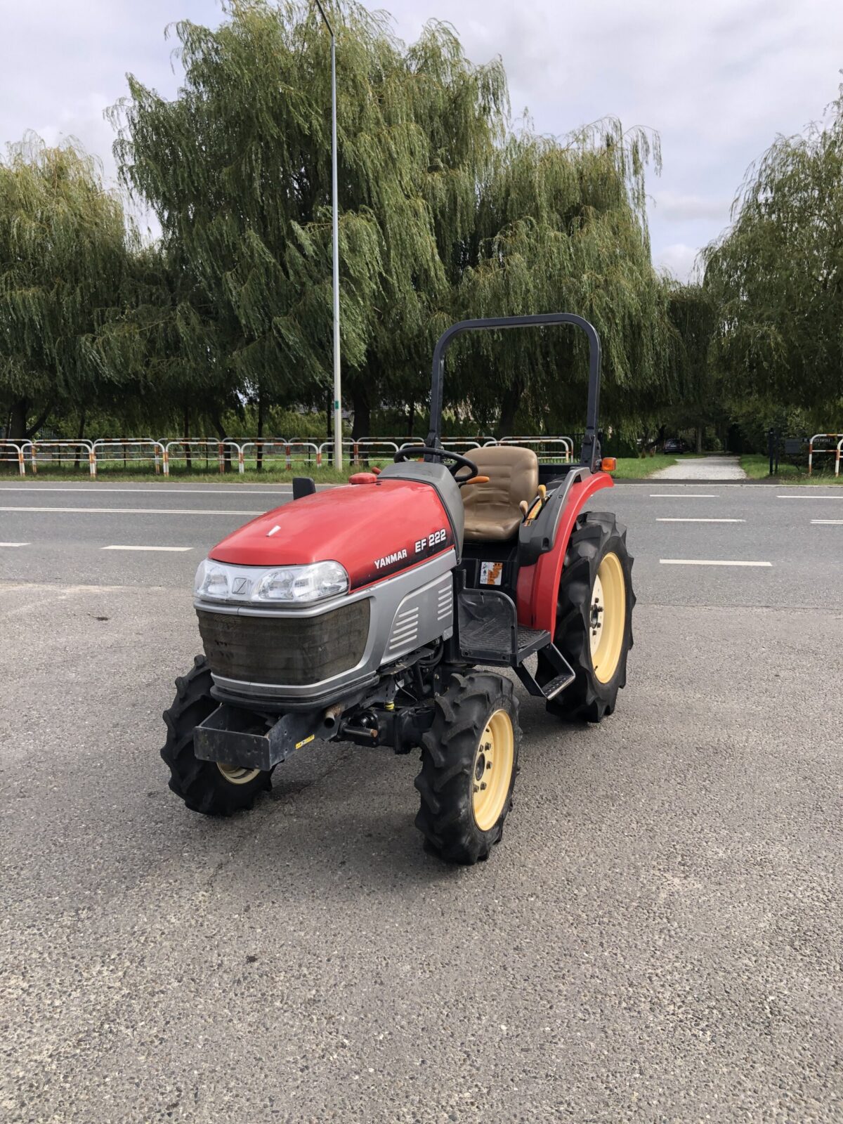 Traktorek Yanmar EF222