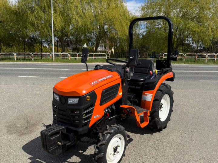 Traktorek Taro B2501