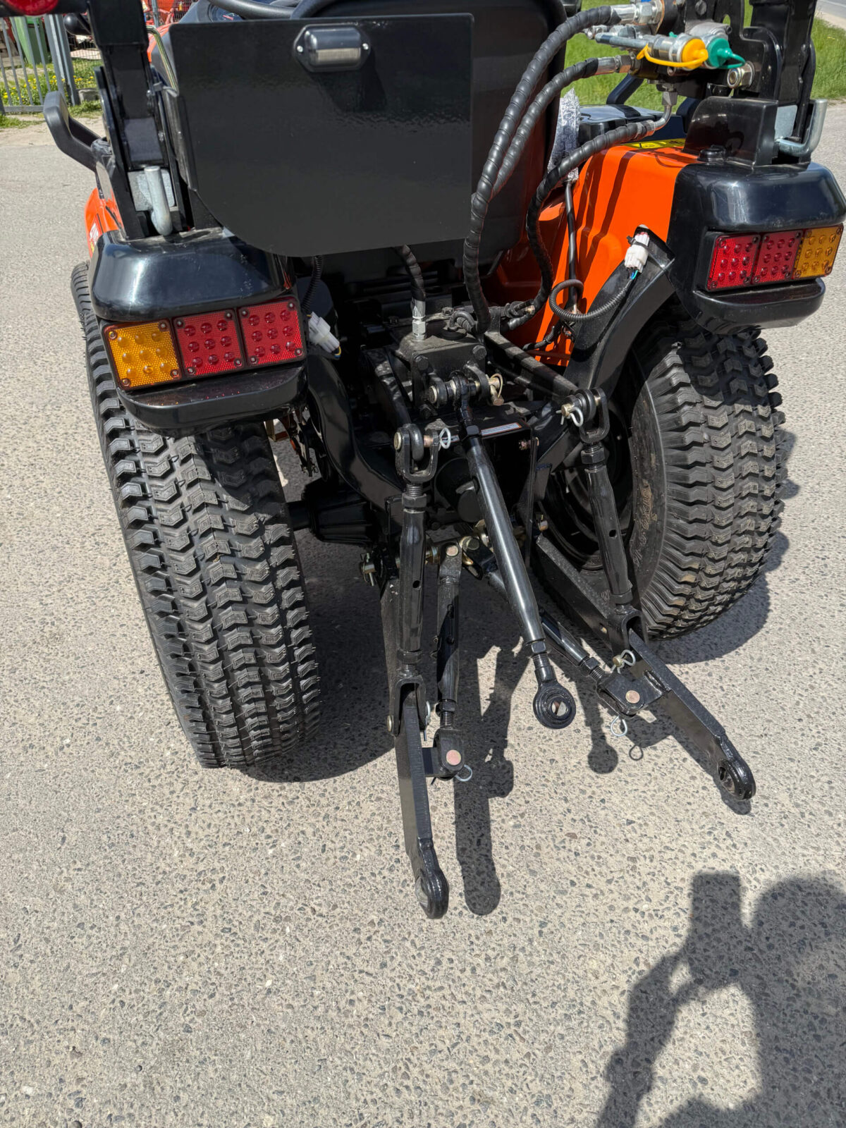 Traktorek Taro B2501 opony do trawy