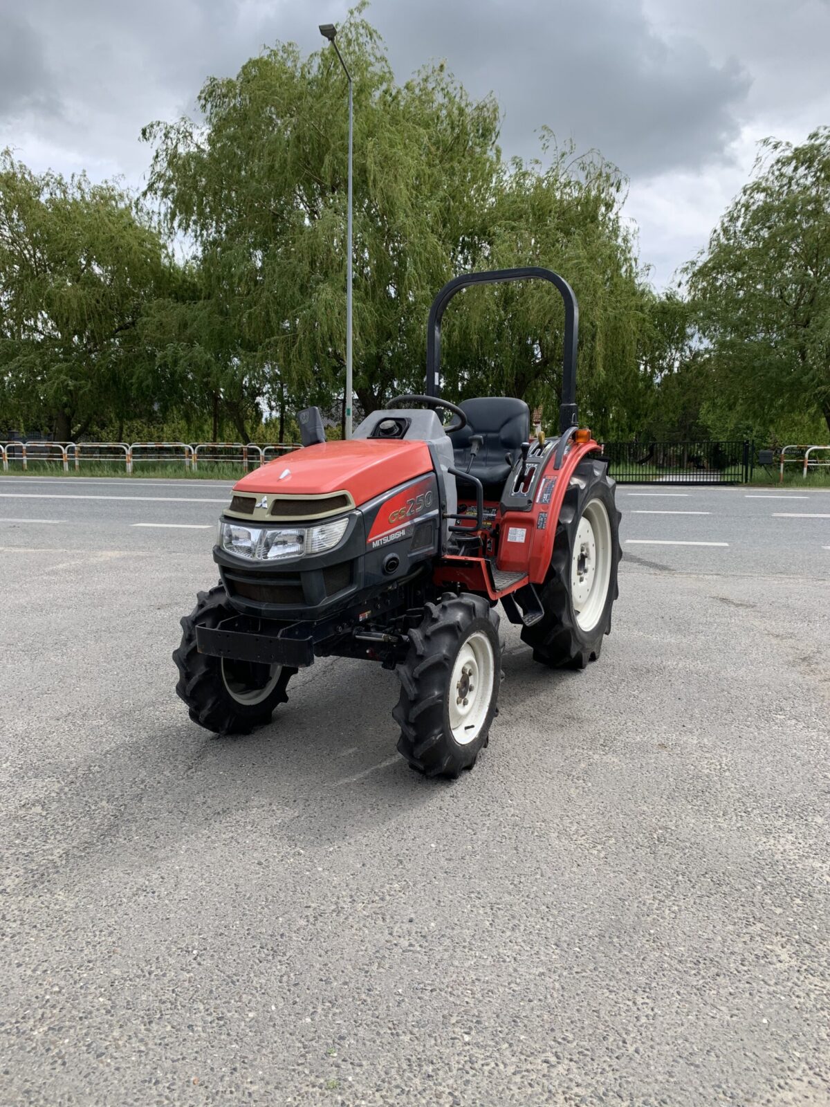 Traktorek Mitsubishi GS250