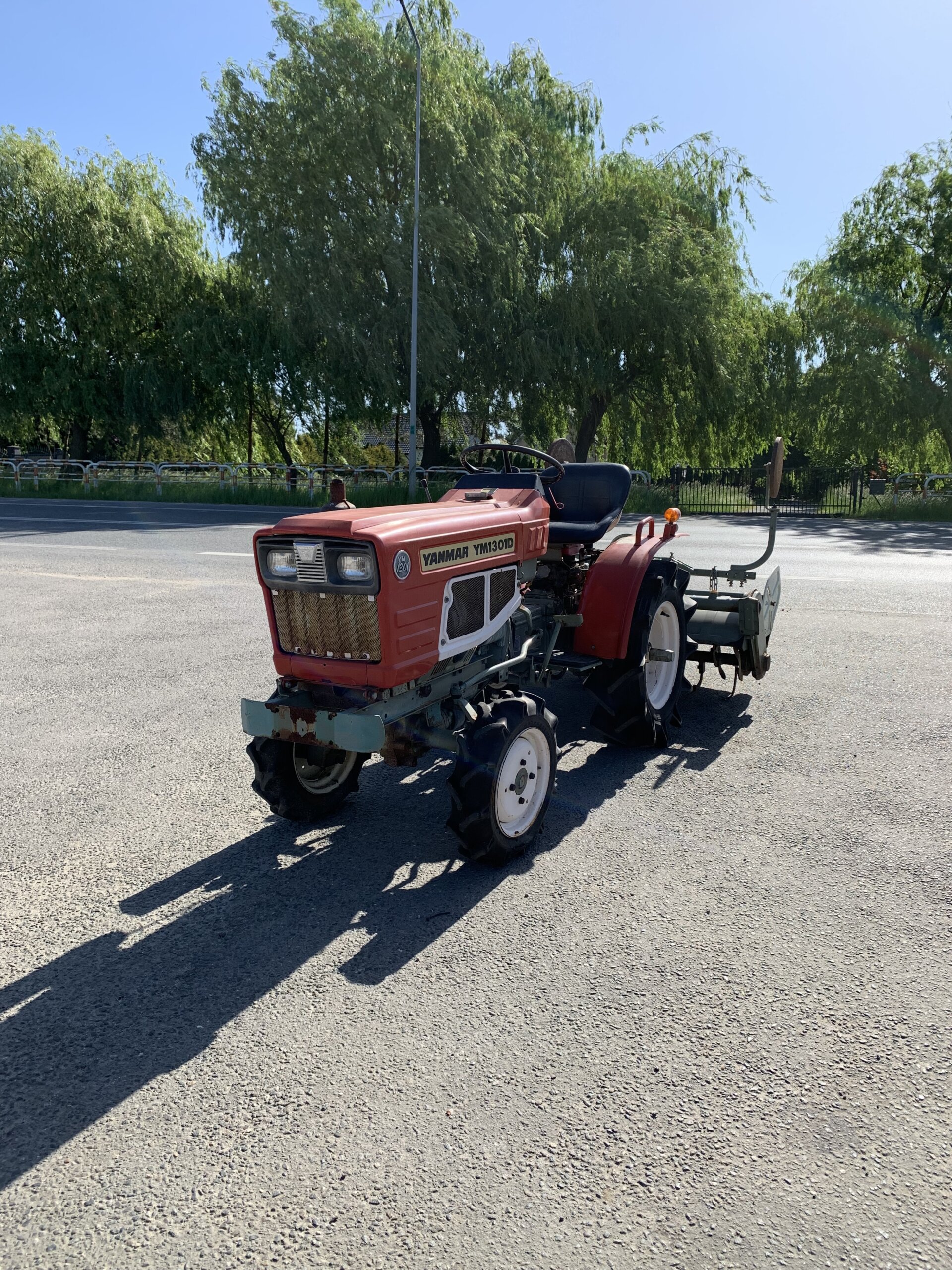 Traktorek Yanmar YM1301 z glebogryzarką