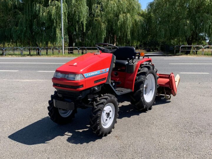 Traktorek Yanmar Ke-4 z glebogryzarką