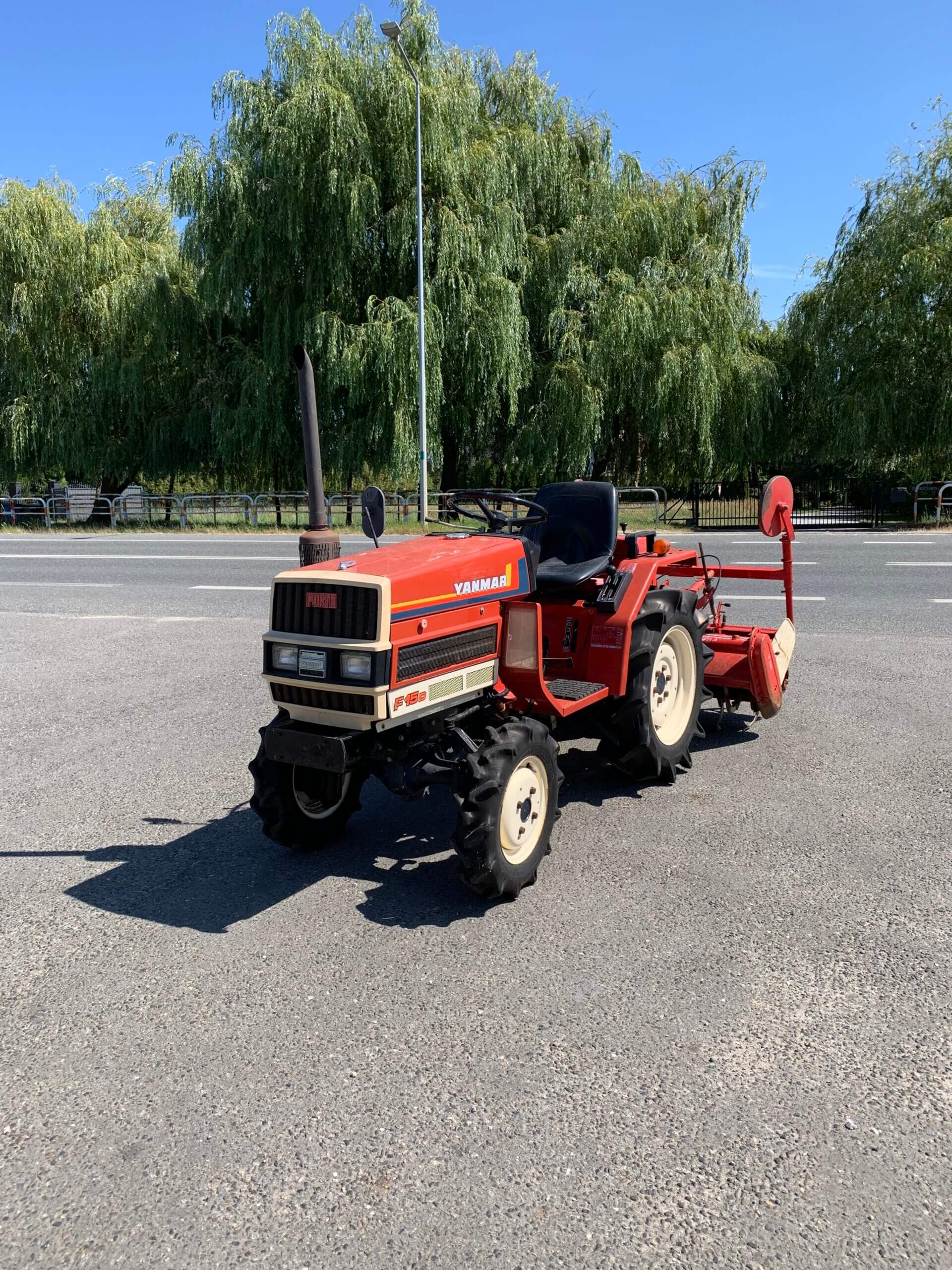 Traktorek Yanmar F15 z glebogryzarką