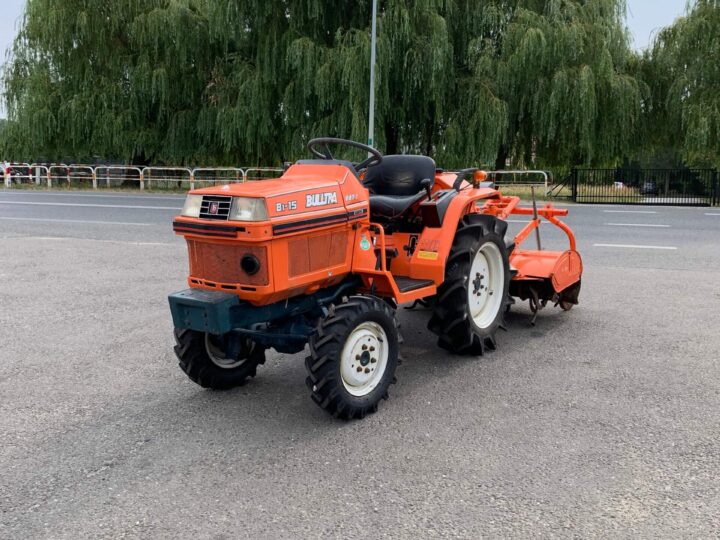 Traktorek Kubota B1-15 z glebogryzarką