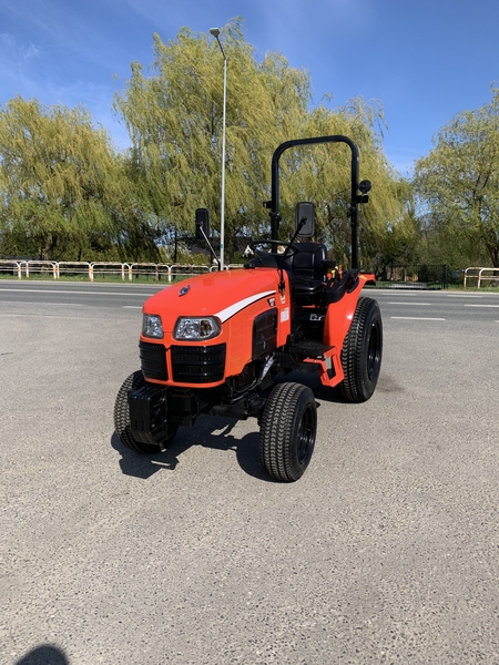 Nowy kompaktowy traktor